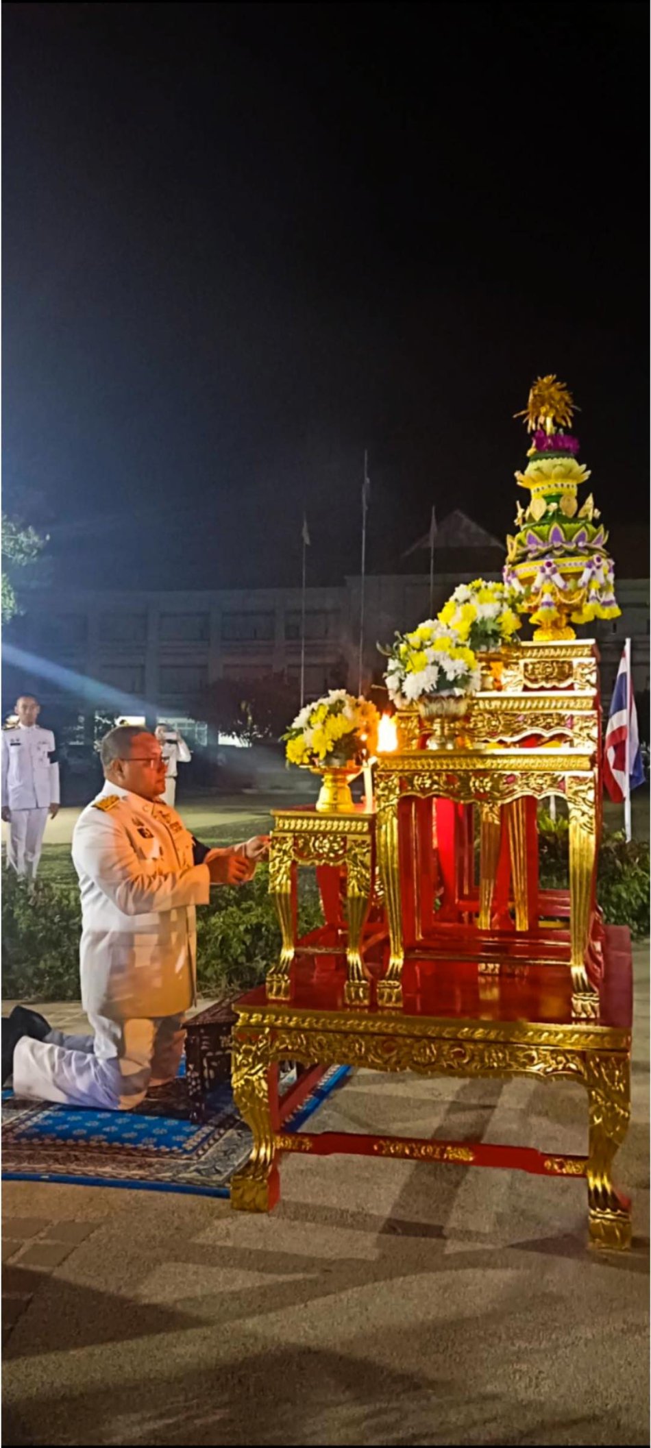 พิธีเชิญพุ่มดอกบัวประดิษฐ์ไปถวาย