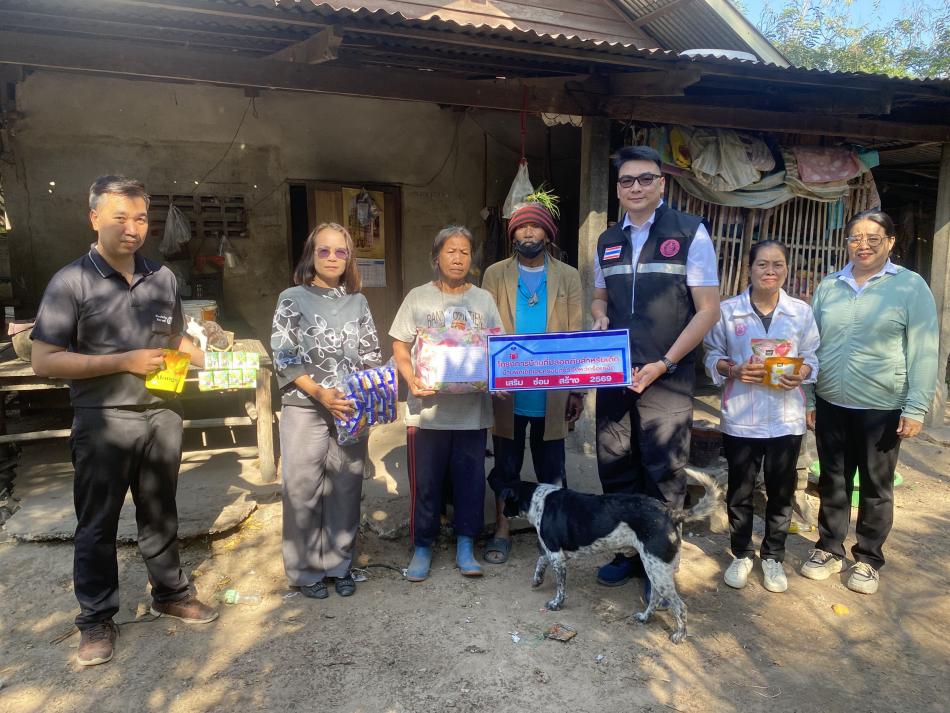 มอบสิ่งของให้กับครอบครัวอุปถัมภ์